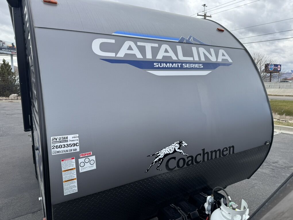 Coachmen Catalina Summit Series (164BH) Like New