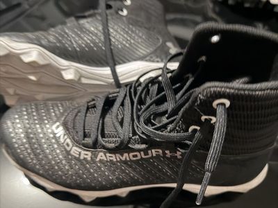 Under Armour Youth Black Cleats - Size 6Y