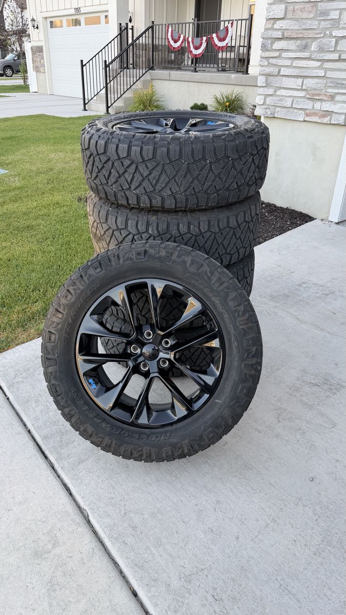Jeep Wrangler Rims and Tires 275/60R20 Nitto Ridge Grappler