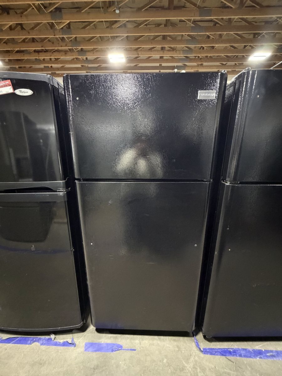 GREAT CONDITION FRIGIDAIRE BLACK TOP BOTTOM FRIDGE