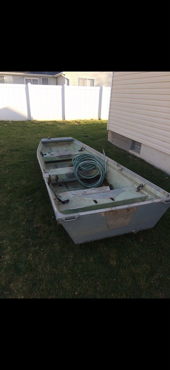 12 Foot Jon Boat With Motor $700 OBO