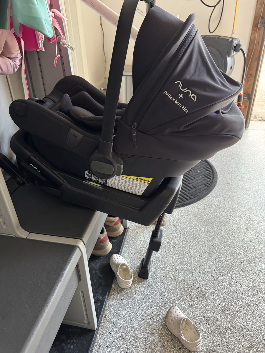 Nuna Pipa Lite Lx car seat and base