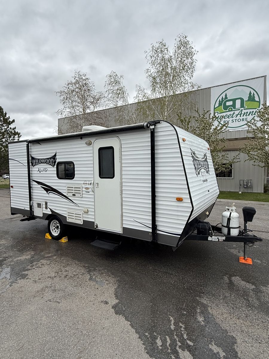 2014 Wildwood X-Lite 195BH Bunk Bunkhouse Travel Trailer with Bunks