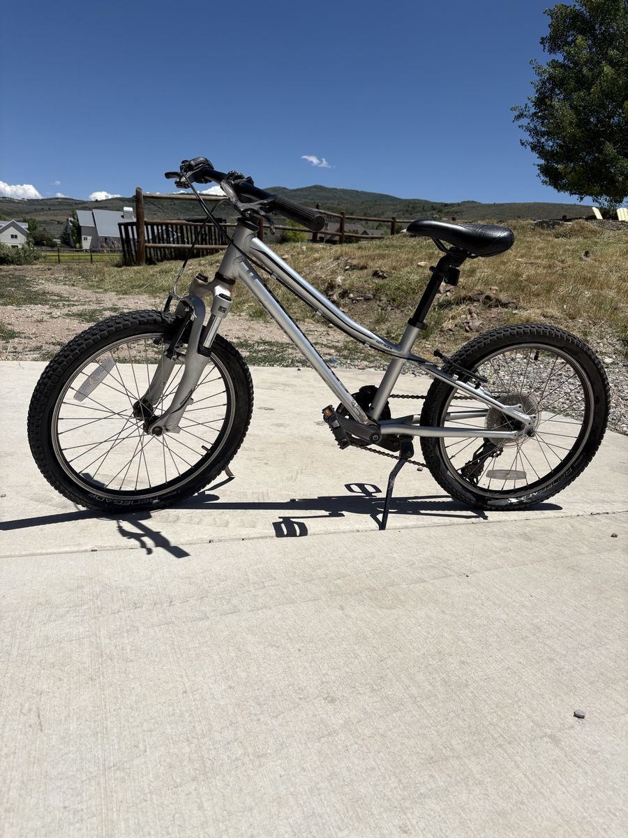 Specialized Kids Mountain Bike 20’