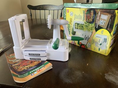 Veggetti pro table top spiral vegetable Cutter