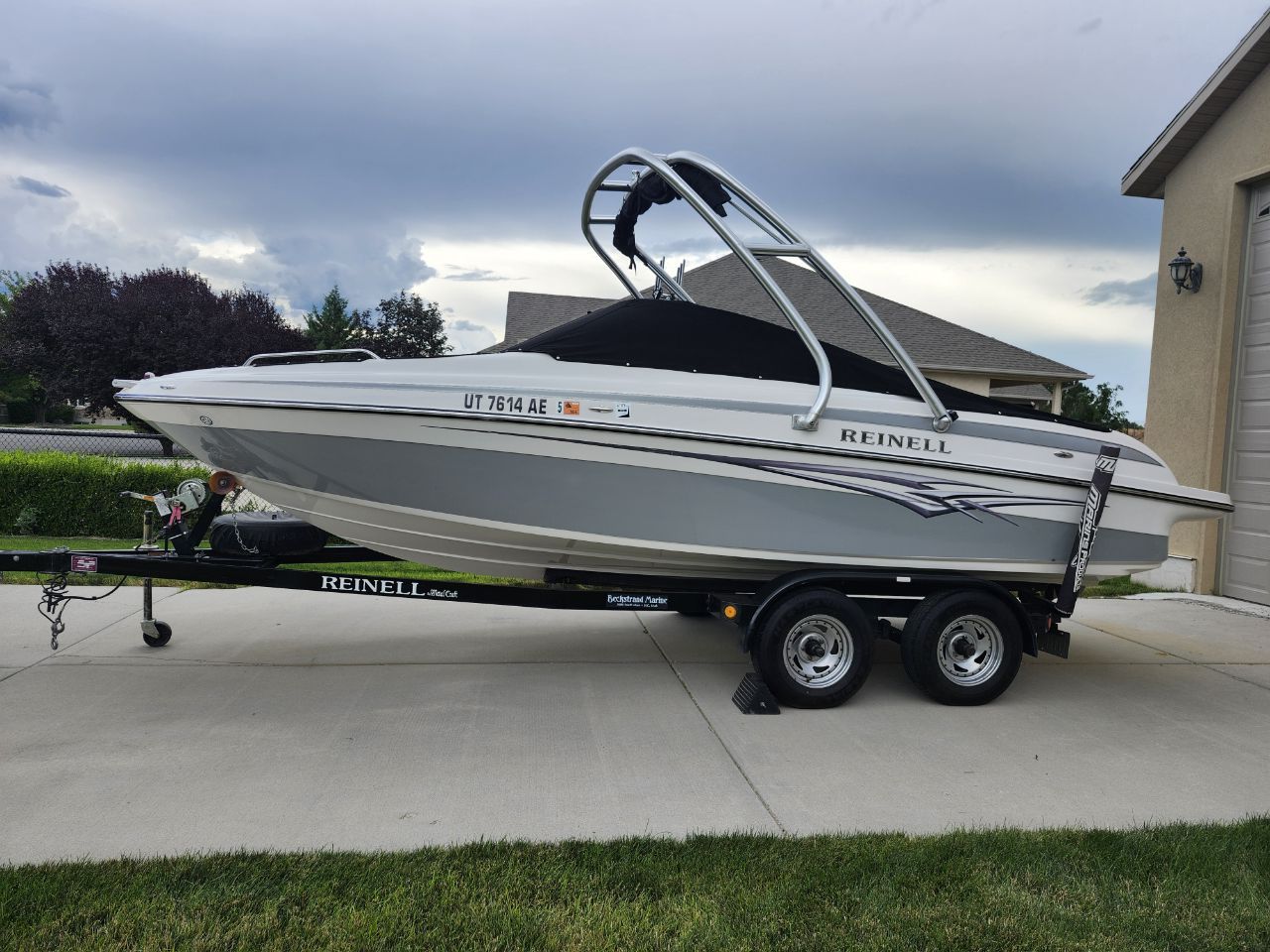 2008 Reinell 220 LSE Open Bow Boat with Volvo Penta 5.7L Engine & Accessories