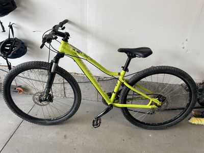 Specialized Hardrock SE 27.5 Mountain Bike - Neon Yellow, Disc Brakes