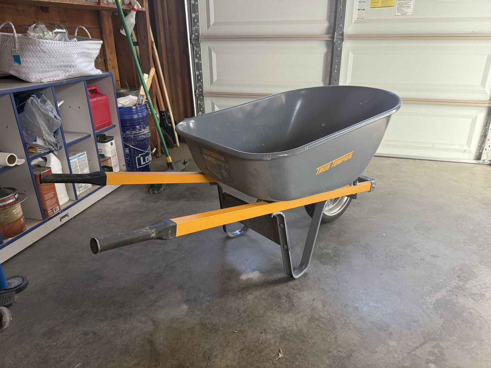 True Temper Poly Wheelbarrow with Never Flat Tire