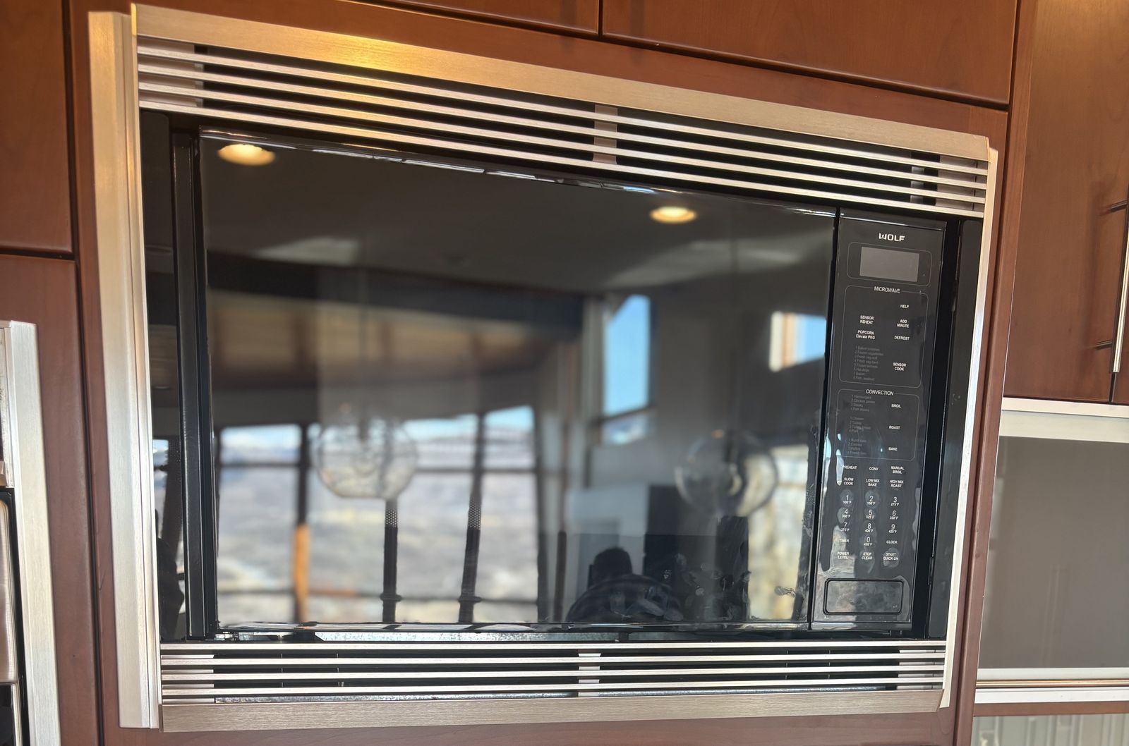 Microwave Wolf Built in