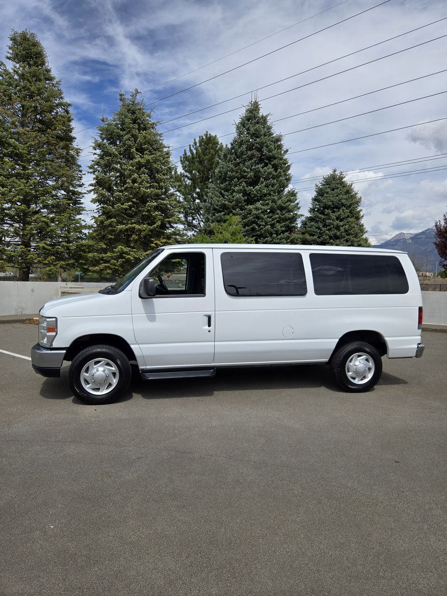 2011 Ford E-Series E-350 SD XLT