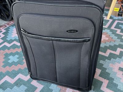 Samsonite Checkin 4 Spinner Luggage Garment Area