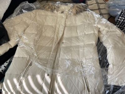 Women’s DKNY puffer coat – size M – faux fur hood – excellent condition