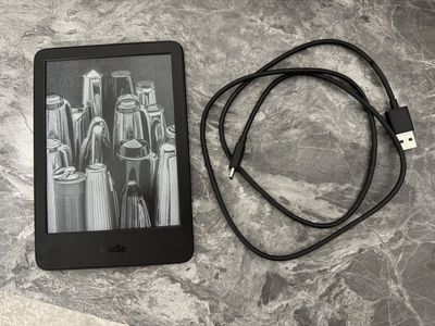 Amazon Kindle (2024) 16GB E-Reader - Black with USB-C Cable (NO LOCKSCREEN ADDS)