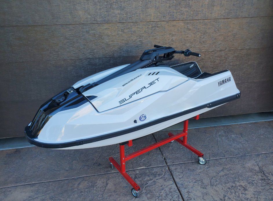 2025 yamaha superjet 4 stroke jetski