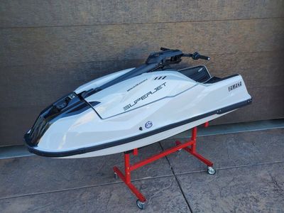 2025 yamaha superjet 4 stroke jetski