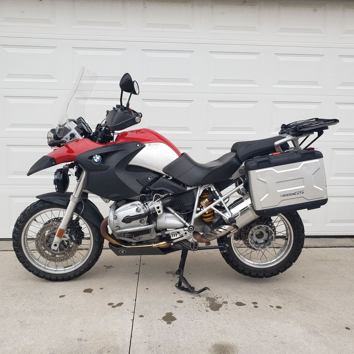 BMW R1200GS Adventure Touring Motorcycle with Panniers and Top case .