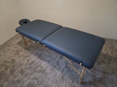 Earthlite Portable Massage Table with Face Cradle - Blue Vinyl