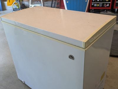 Igloo FRF710 7.1 cu. ft. White Chest Freezer - Energy Star Rated