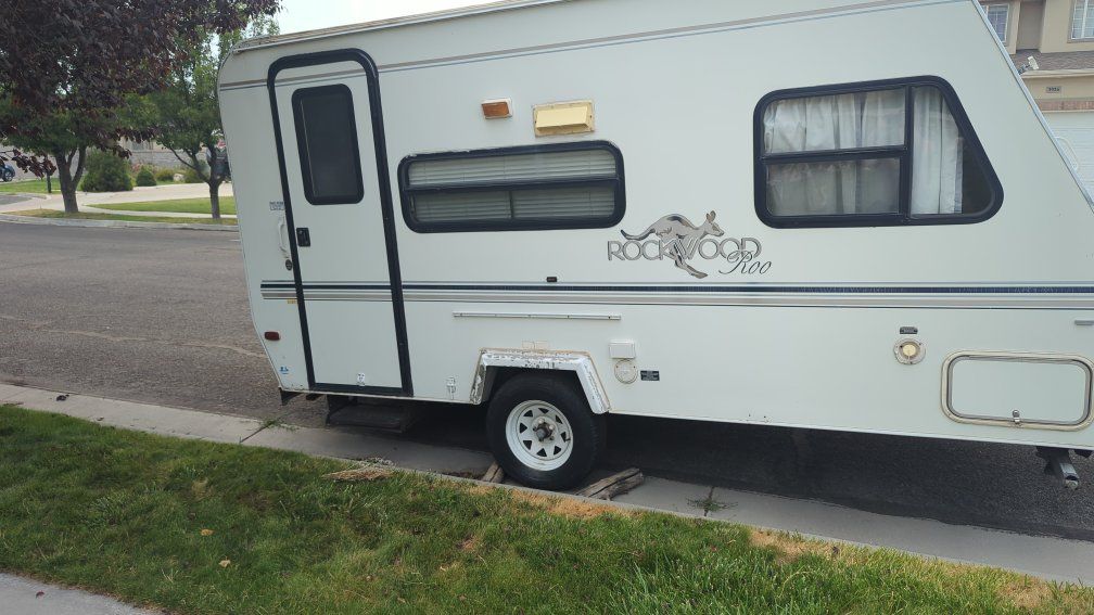 Rockwood Roo 100 Pop-Up Travel Trailer - Lightweight & Compact Camper