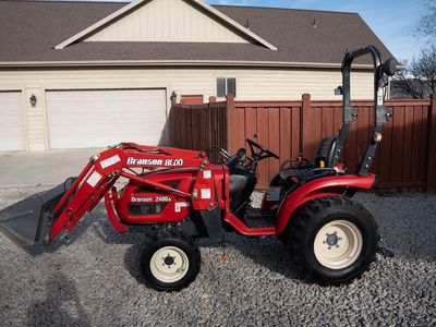 Branson 2400 H Tractor