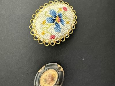 ️ Vintage Pioneer Trek & Costume Brooch Lot – Authentic Victorian/Gothic Style
