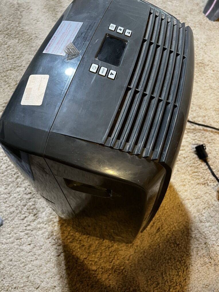 Delonghi Portable AC 12500 BTU Air Conditioning