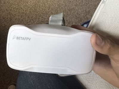BETAFPV VR009 FPV Goggles White with Adjustable Head Strap, Drone Racing Goggles analog