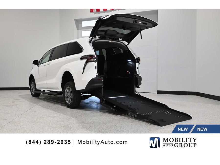 2026 Toyota Sienna LE 8-Passenger