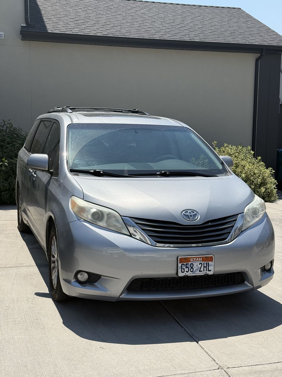 2011 Toyota Sienna XLE 8-Passenger