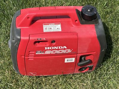 Honda EU2000i Companion 30A Portable Inverter Generator - Red