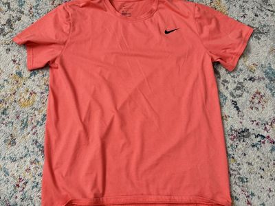 Mens Nike drifit tee shirt large
