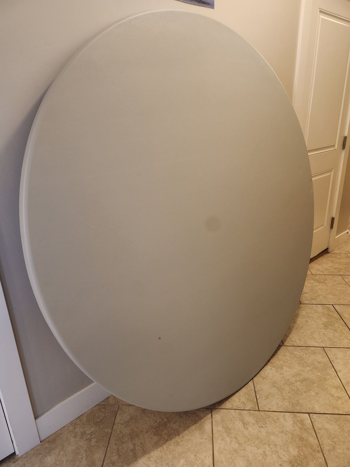 Collapsible circle table