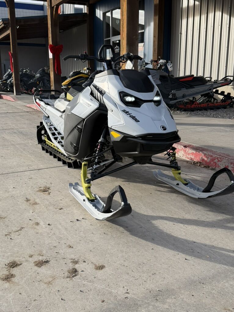 2025 Skidoo Summit Adrenaline Edge 154 3