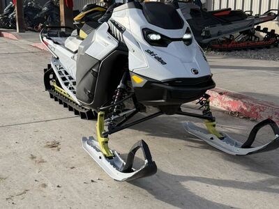 2025 Skidoo Summit Adrenaline Edge 154 3