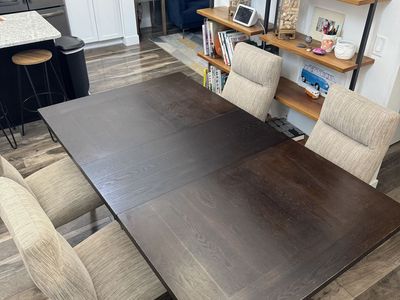 Modern Hardwood Dining Set – Expandable with Leaf