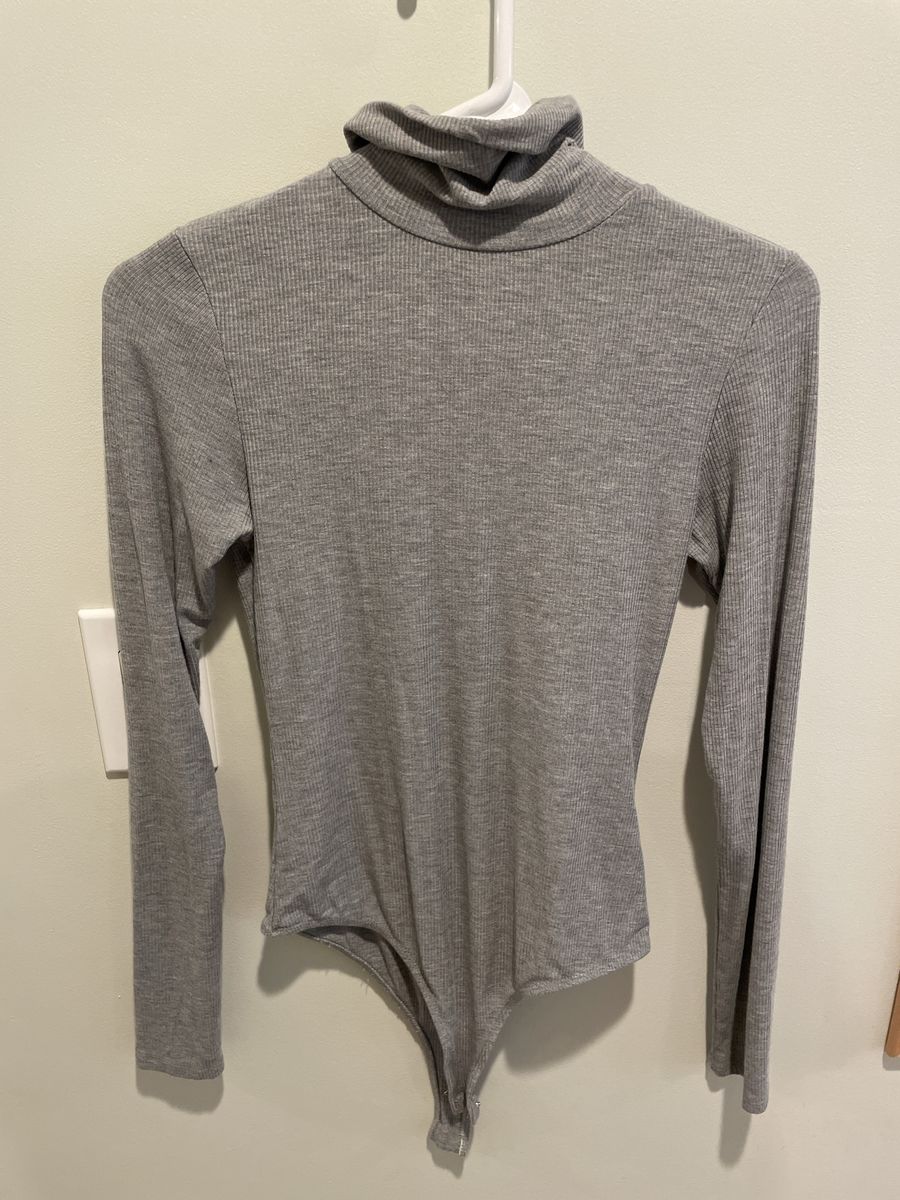 Ribbed gray bodysuit