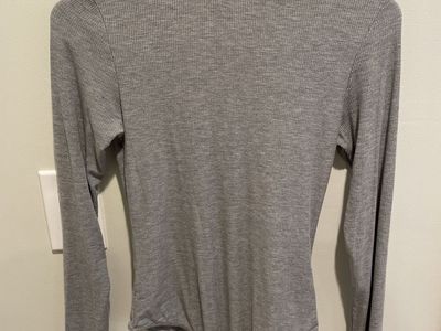 Ribbed gray bodysuit