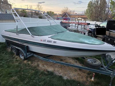 2000 Reinell 230 Power Boat with Tower