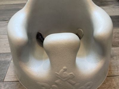 Bumbo Baby Floor Seat in Grey - Excellent Condition, Clean Home