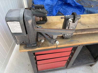 Wood turning lathe