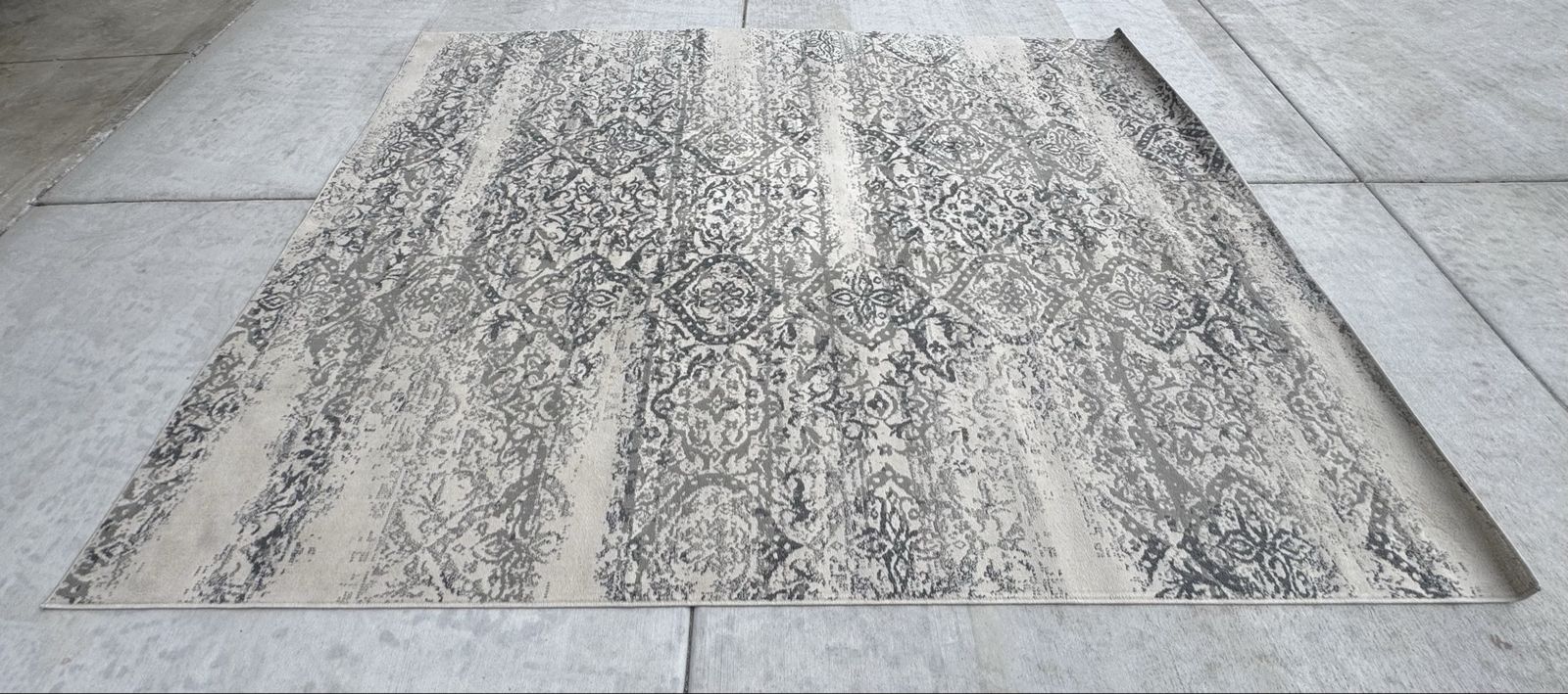 9x12 ft gray-design rug