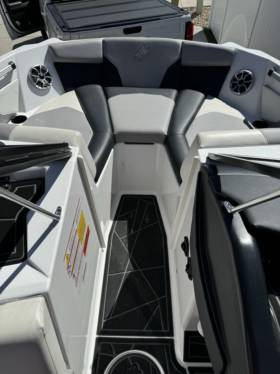 Main image 4