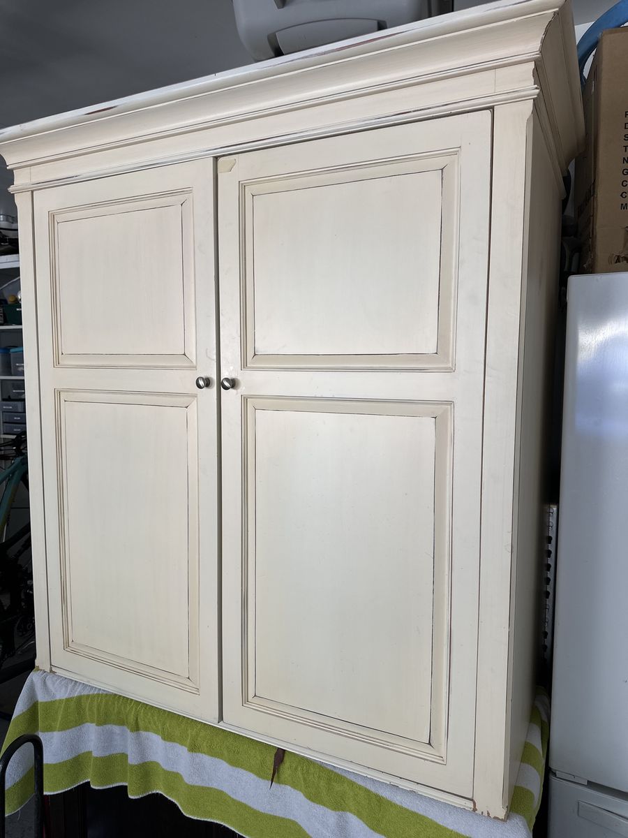 Crème colored Armoire with shelves