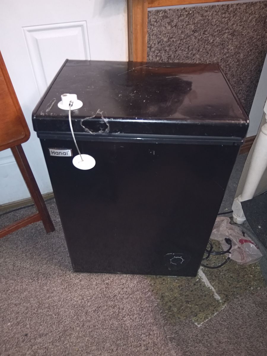 3.5 deep freeze asking 100 money if interested text 385-386-1782