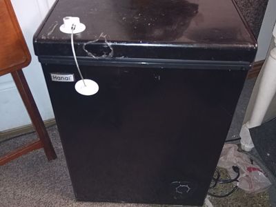 3.5 deep freeze asking 100 money if interested text 385-386-1782