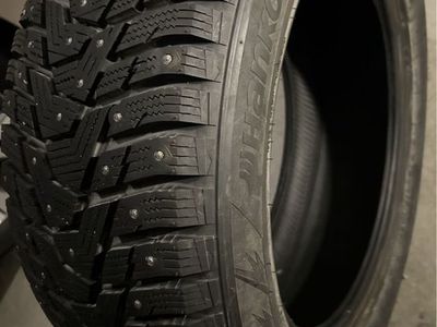 Set of 4 Studded Winter Snow Tires 300.00 set of 4 235/55/17 Hankook