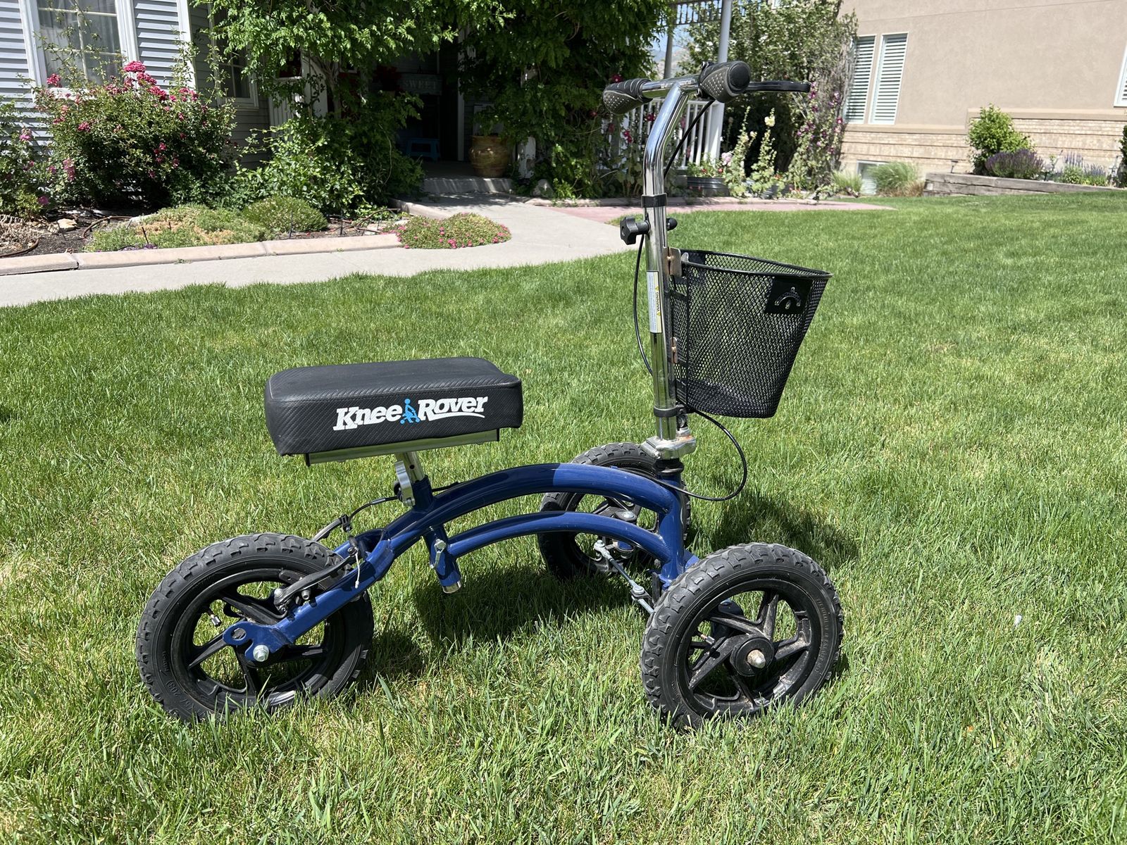 KneeRover All Terrain KneeRover Steerable Knee Scooter Blue