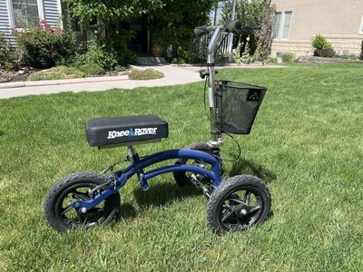 KneeRover All Terrain KneeRover Steerable Knee Scooter Blue