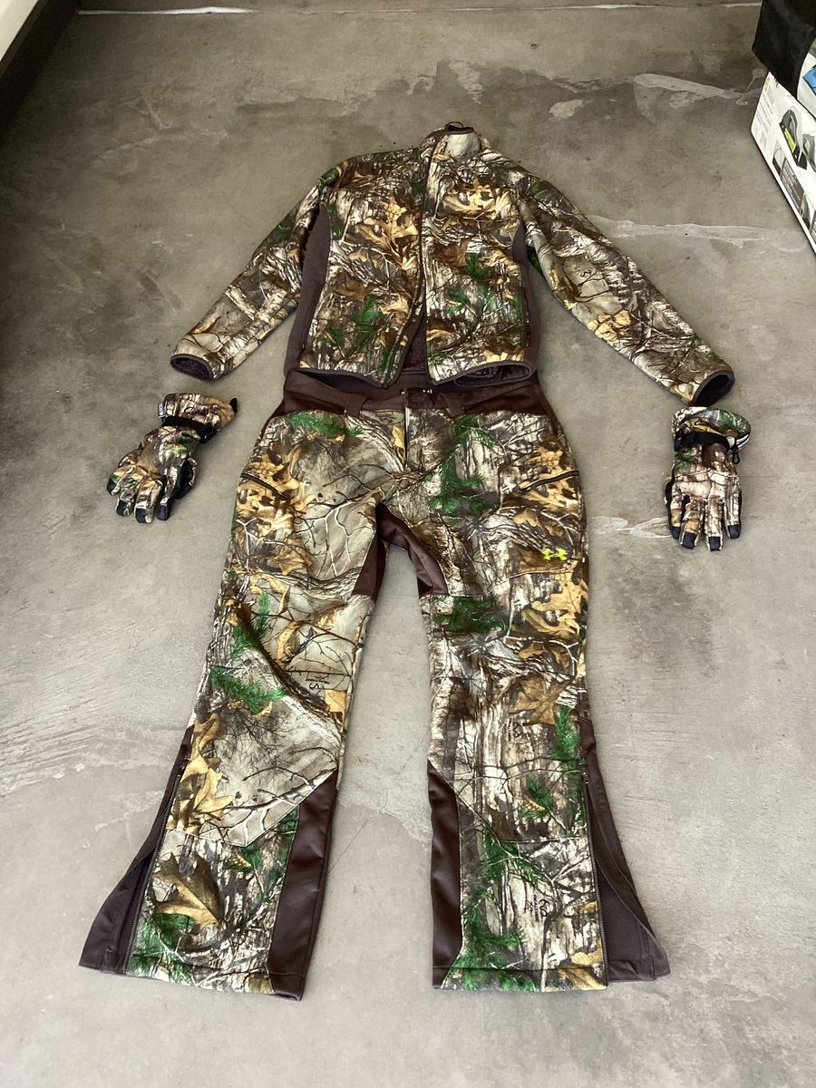 UnderArmour RealTree camo outfit. XL top/38x32 pants