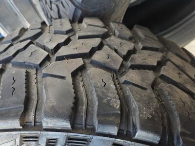 BF GOODRICH & COOPER 325/65R 18